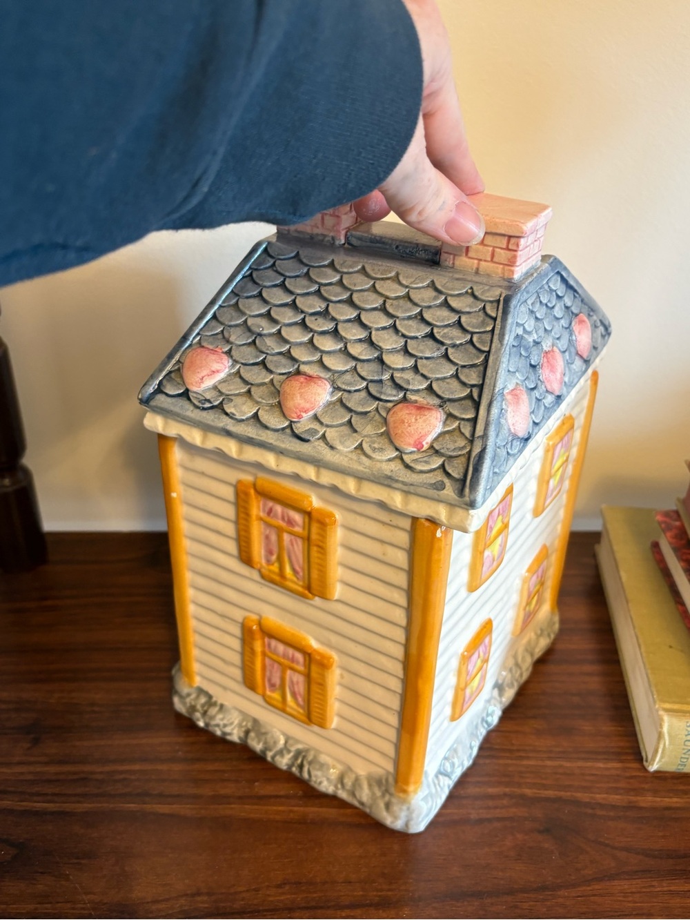 Vintage Ceramic House Cookie Jar - Picture 5 of 5